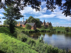 Looking for an unusual day trip from Amsterdam? Why not Naarden! Naarden is a 17th century fortified town about 30 miles east of Amsterdam.