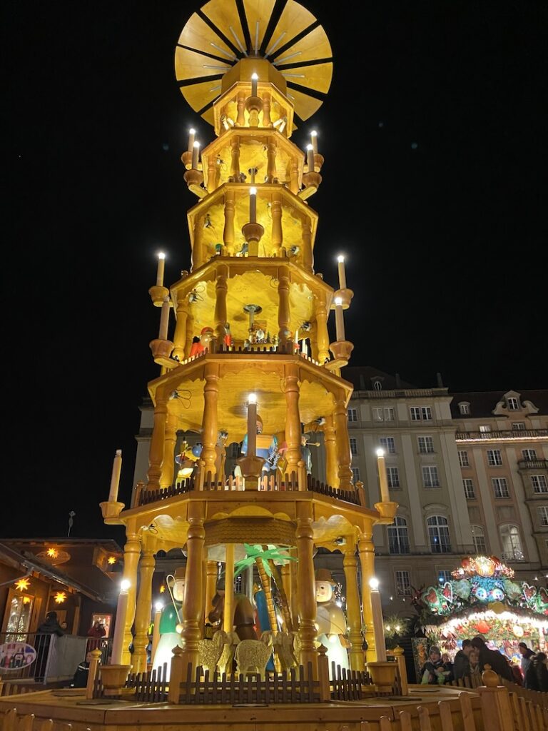 The famous pyramid at the Streizelmarkt